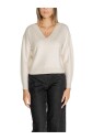 pull-en-tricot-blanc-a-col-en-v