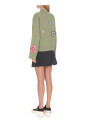 pull-en-coton-vert-avec-badges