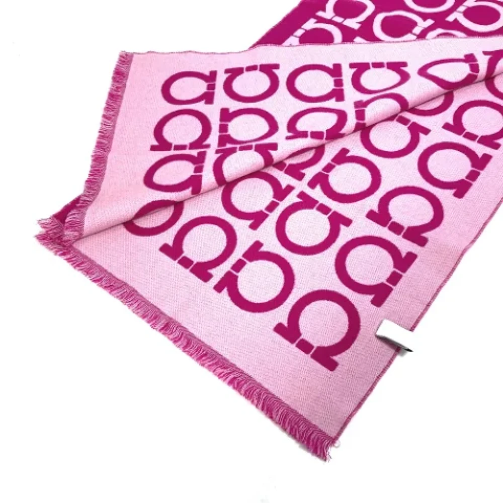 Salvatore Ferragamo Pre-owned Wool scarves Pink Dames