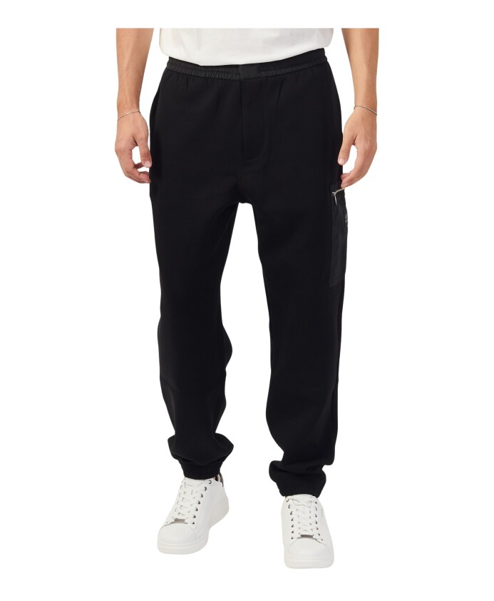 zwarte-broek-met-zijzak-met-rits