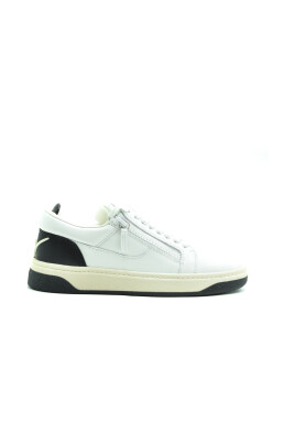 stylish-sneakers-for-everyday-wear