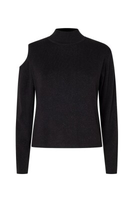 chic-eliza-turtleneck-with-meticulous-attention-to-detail