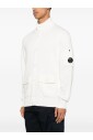 hvid-sweater-med-hoj-krave-og-linse-detalje
