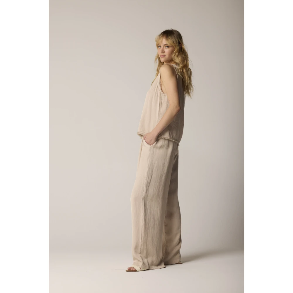 Kocca Stijlvolle mouwloze tops voor vrouwen Beige Dames