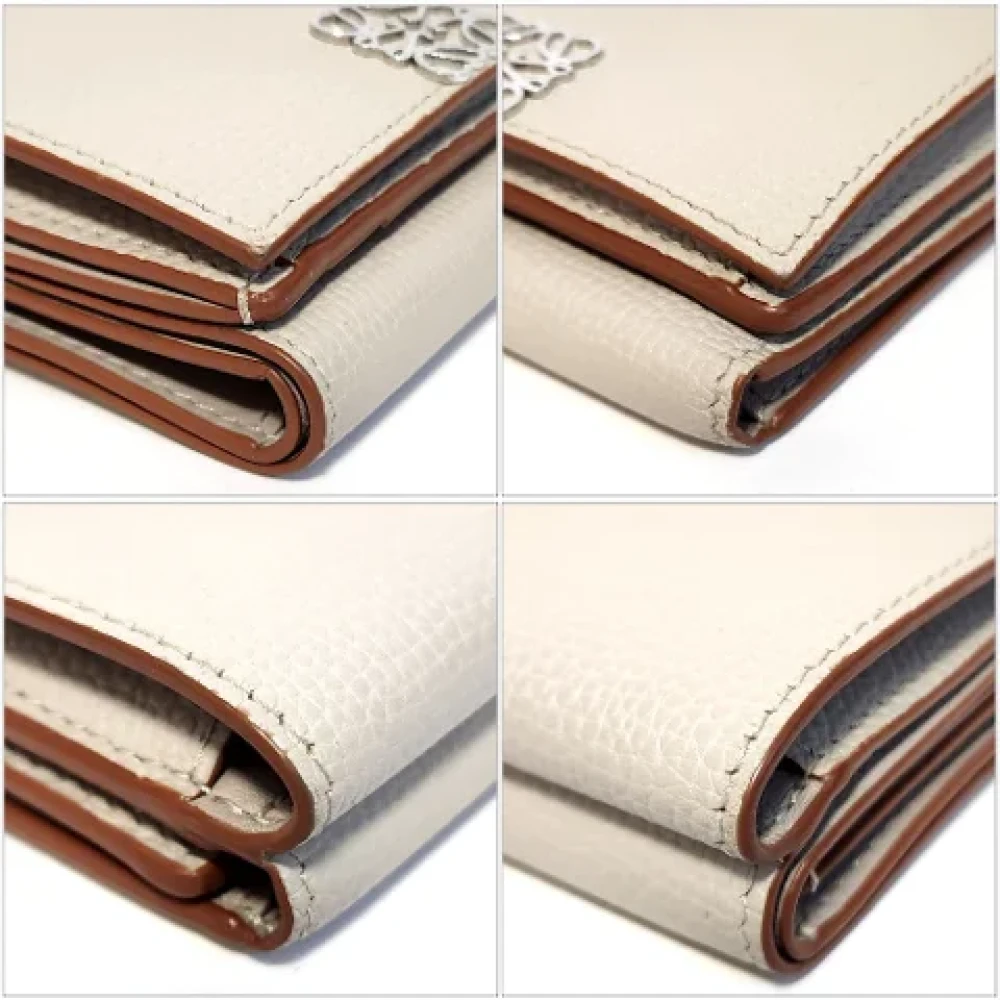 Loewe Pre-owned Leather wallets Beige Dames