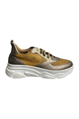 brown-low-top-sneakers