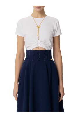 crop-t-shirt-avec-collier