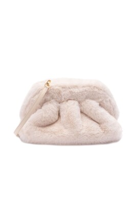 white-faux-fur-shoulder-bag-with-magnetic-fastening