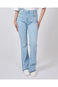 blauwe-bootcut-jeans-met-splitten