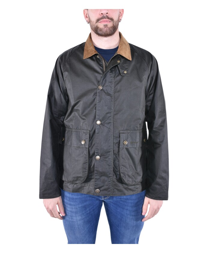 veste-ciree-courte-avec-une-touche-moderne