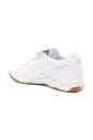 witte-veterschoenen-met-merkdetails