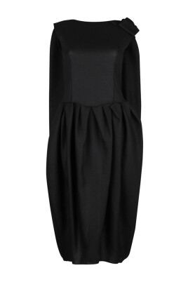 black-sleeveless-silk-dress-with-logo