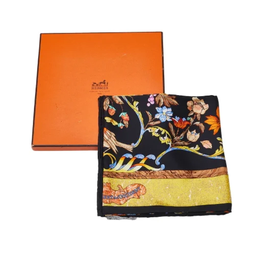 Hermès Vintage Pre-owned Wool scarves Black Dames