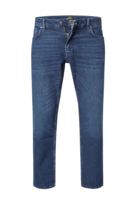 classic-tapered-leg-blue-jeans