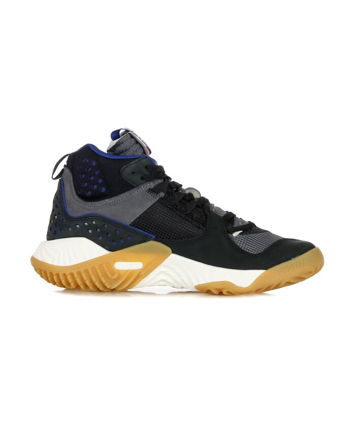 mid-high-shoe-in-black-red-grey-blue