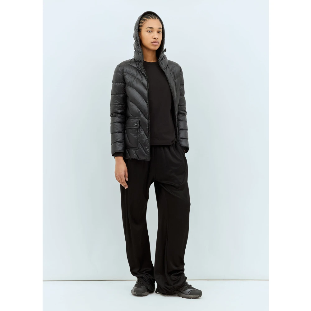 Moncler Gewatteerde donsjas met riem Black Dames