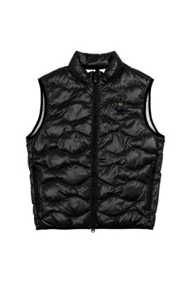 sleeveless-checkered-jacket-with-wavy-quilting
