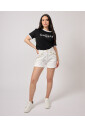 witte-shorts-met-juweelknopen