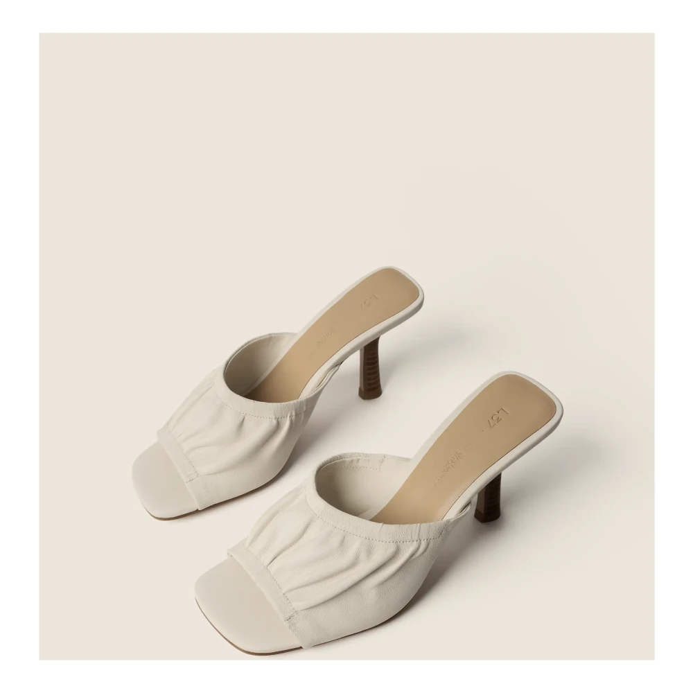 L37 Heeled Mule