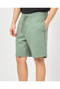 groene-shorts-met-zijzakken