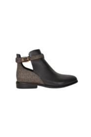 Schnürschuhe