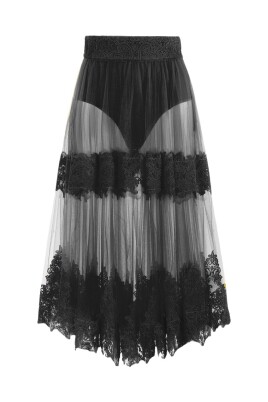 jupe-en-tulle-avec-decorations-en-dentelle