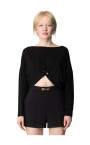 pull-noir-a-manches-longues-avec-detail-de-piercing