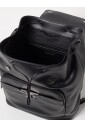 sac-a-dos-en-cuir-noir-a-cordon