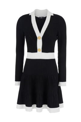 robe-noire-en-tricot-a-col-en-v-et-evasee