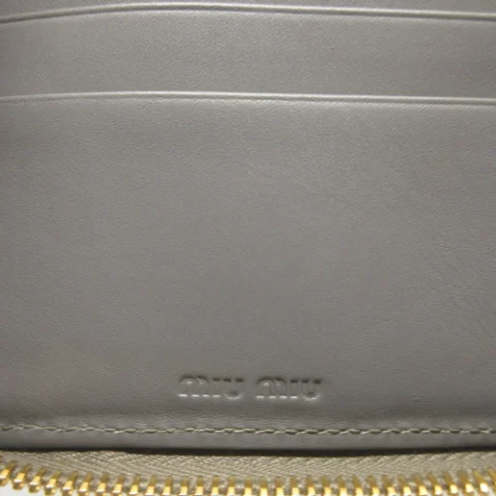 Miu Pre-owned Leather wallets Gray Dames