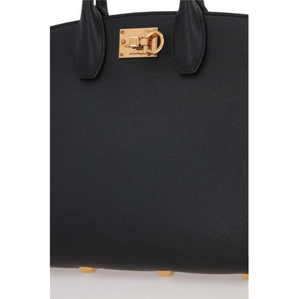Salvatore Ferragamo Zwarte handtas van textuurleer met gouden hardware Black Dames