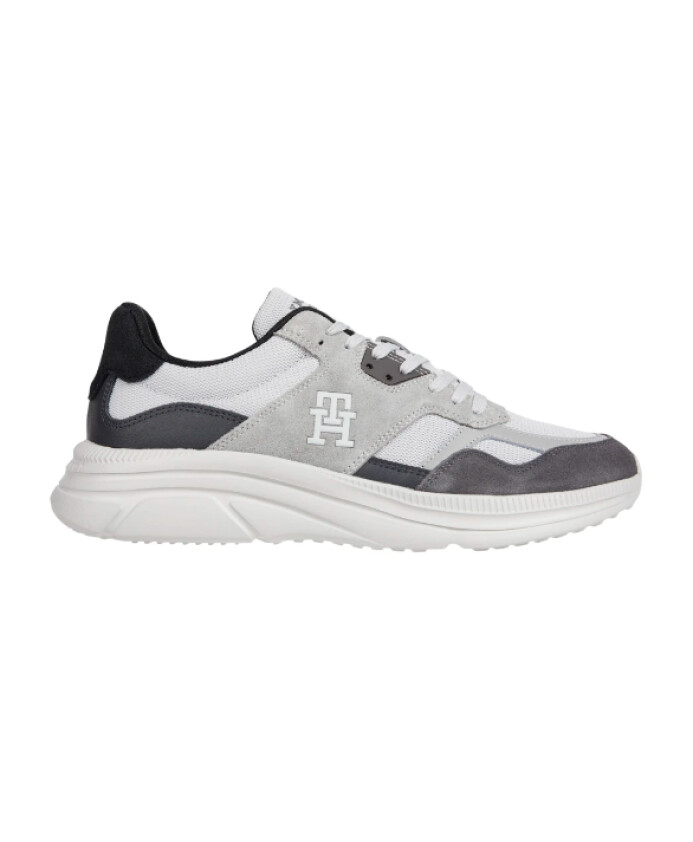 casual-sneakers-for-men-and-women