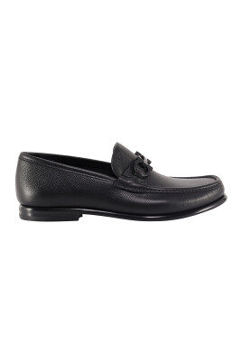 black-flat-shoes-with-gancini-detail