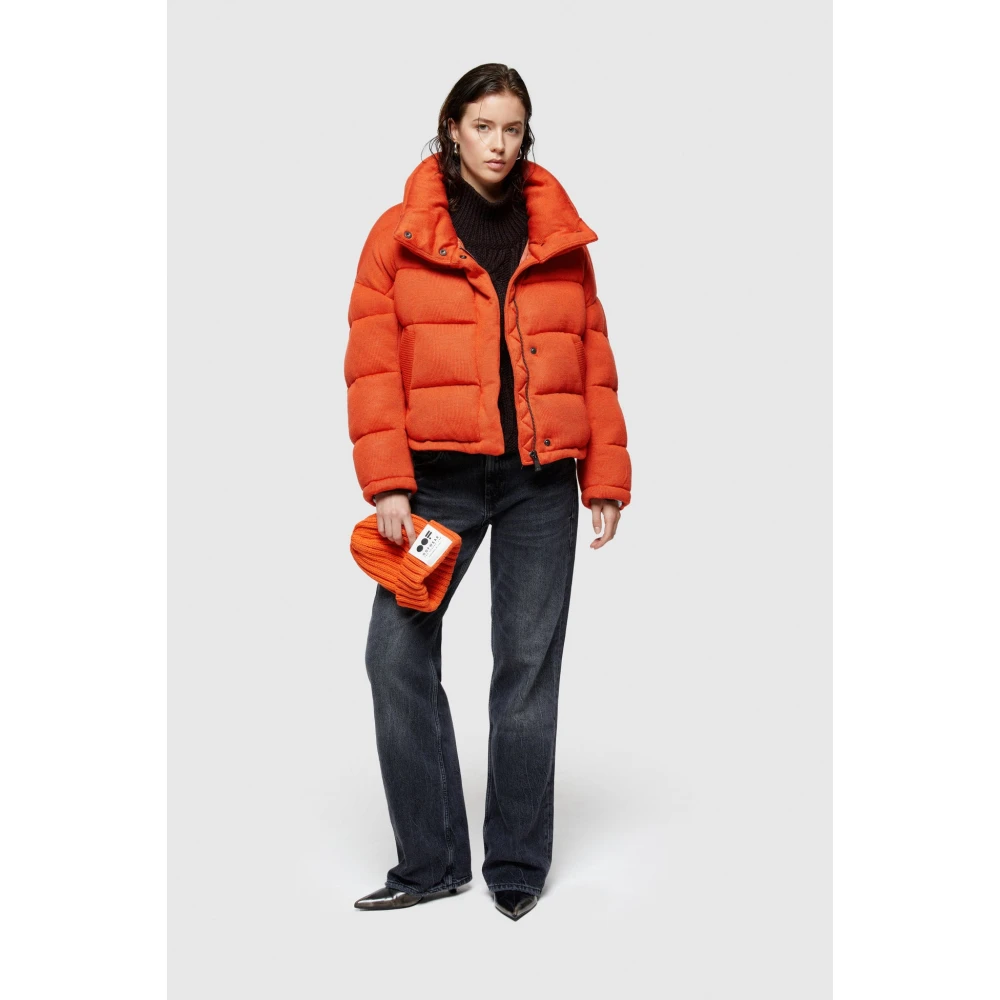 OOF Wear Gewatteerde Korte Jas met Hoge Kraag Orange Dames