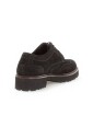 chaussure-a-lacets-avec-dessus-en-daim