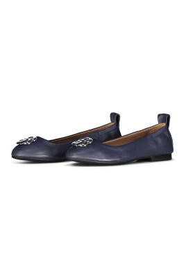 monogramdetalj-ballerinaskor