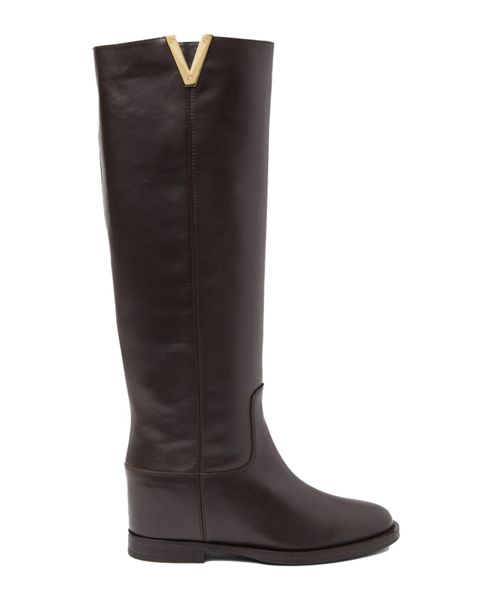 brown-leather-boots-with-gold-v-logo