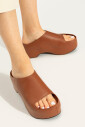 sandales-a-plateforme-en-cuir