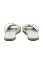 sandale-ouverte-carree-de-couleur-creme-piercing