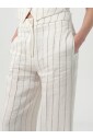 pantalon-en-lin-a-rayures-verticales-argentees