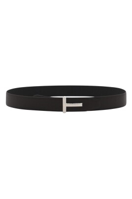 sophisticated-leather-belt-with-shiny-buckle