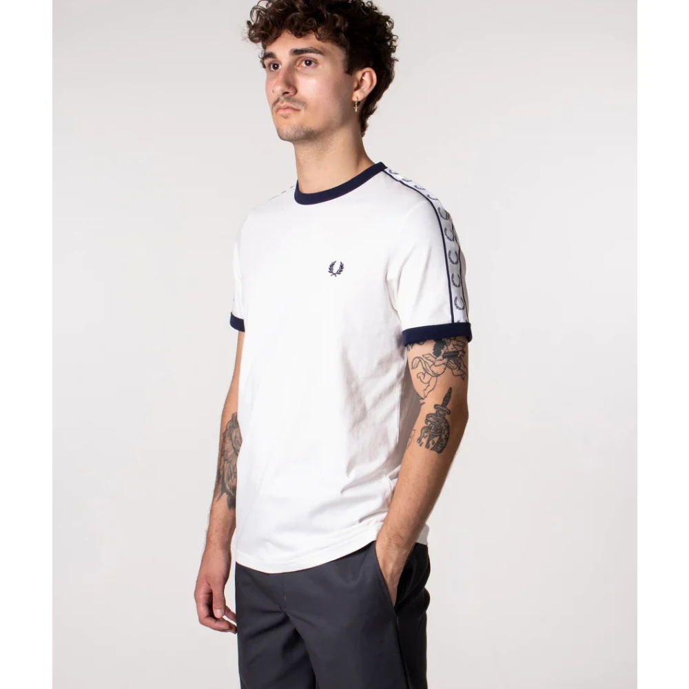 Fred Perry Ringer T-shirt geïnspireerd door de jaren 90 met Laurel Crown Tape White Heren