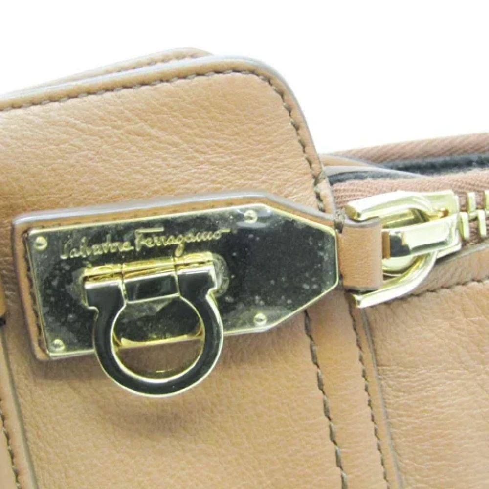 Salvatore Ferragamo Pre-owned Leather totes Brown Dames