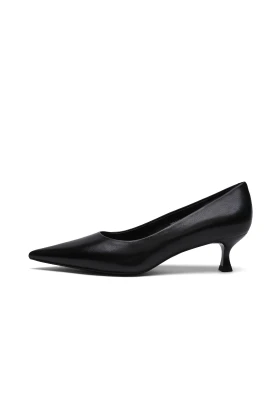 Läder spetsiga kitten heels