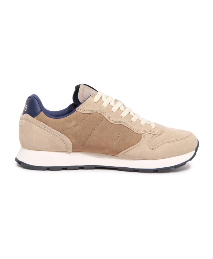 chaussures-en-daim-beige-fonce-modele