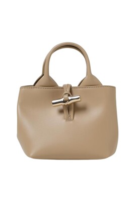chic-leather-tote-bag