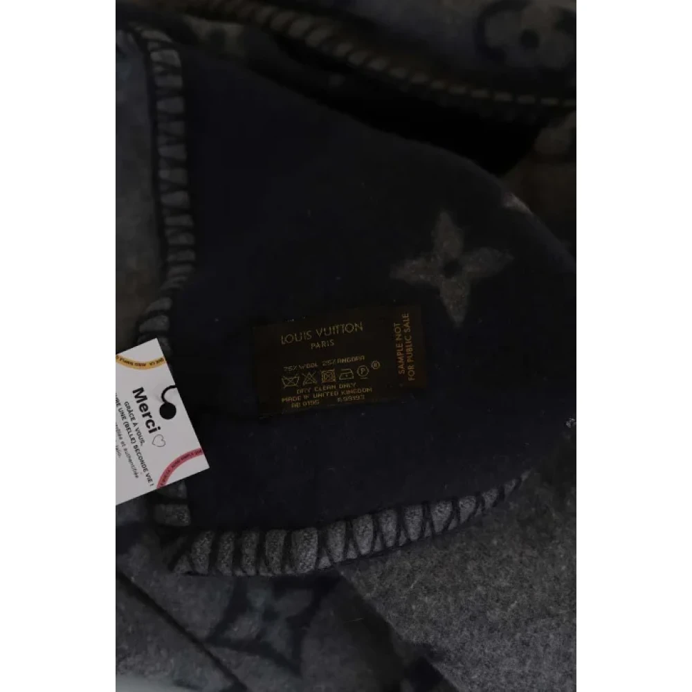 Louis Vuitton Vintage Pre-owned Fabric scarves Gray Dames
