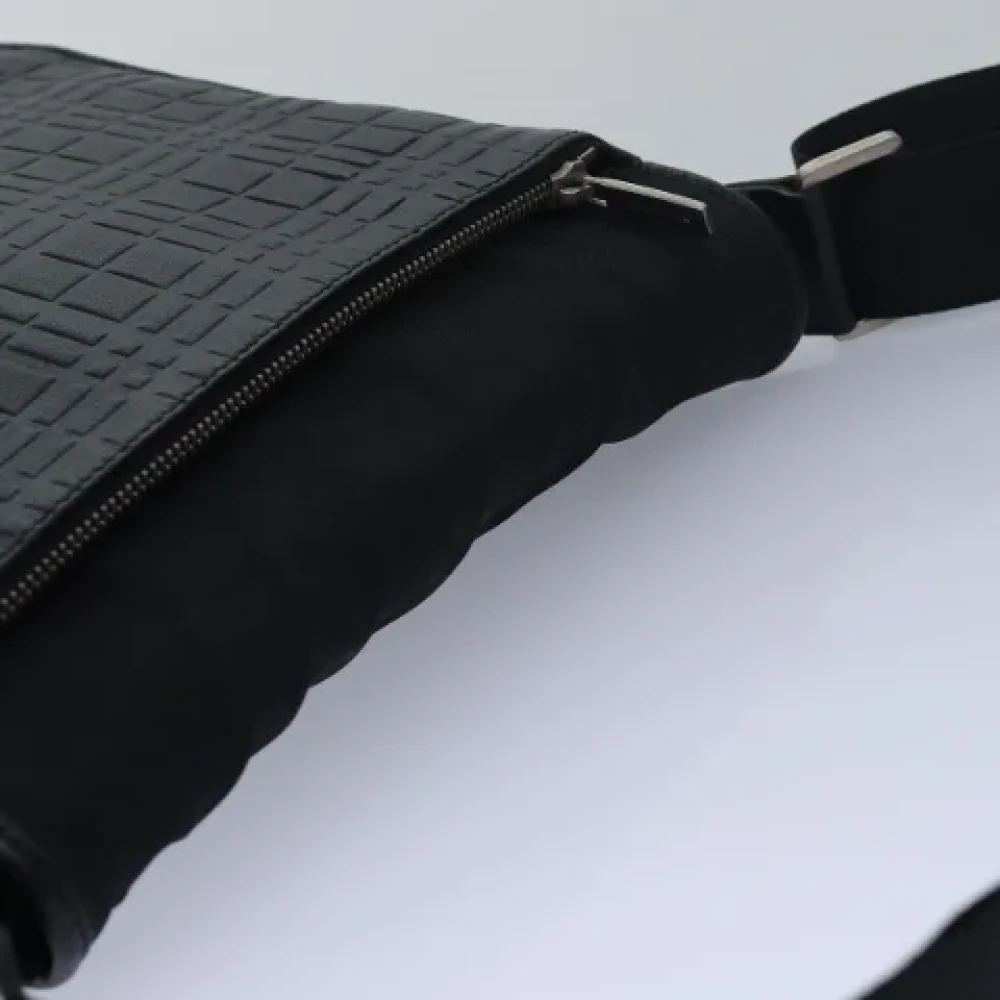 Burberry Vintage Pre-owned Nylon shoulder-bags Black Dames