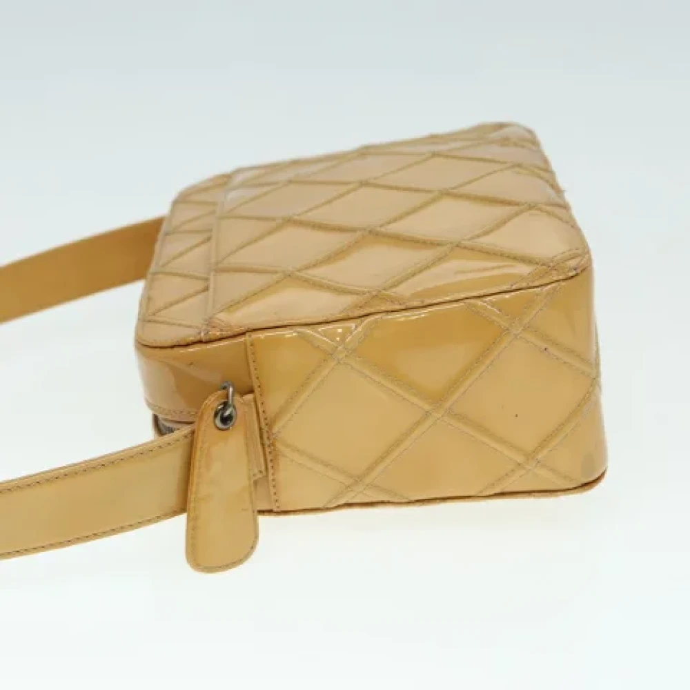 Chanel Vintage Pre-owned Canvas chanel-bags Yellow Dames
