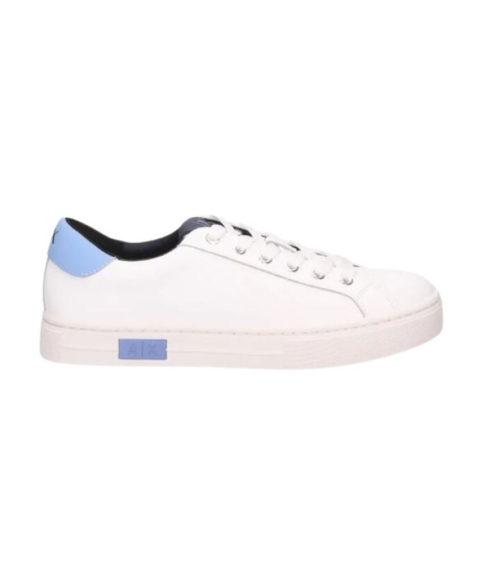 chaussures-blanches-a-lacets-style-elegant